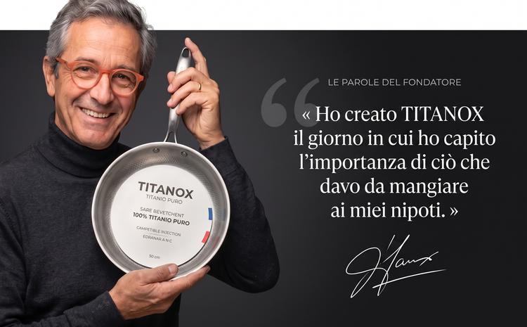 Il fondatore di TITANOX mentre presenta una padella